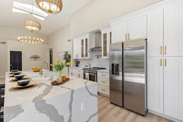 25843 S EASTLAKE Drive, Sun Lakes, AZ 85248