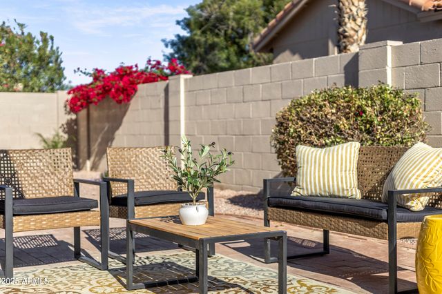 25843 S EASTLAKE Drive, Sun Lakes, AZ 85248