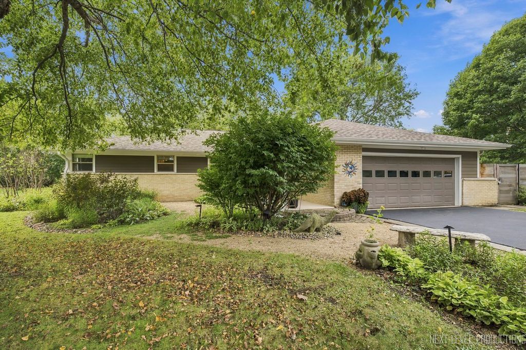 24 W Stonegate Drive, Prospect Heights, IL 60070 — exterior