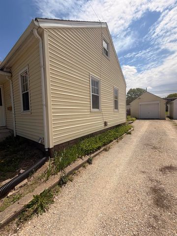 922 E Mitchell Avenue, Waterloo, IA 50702