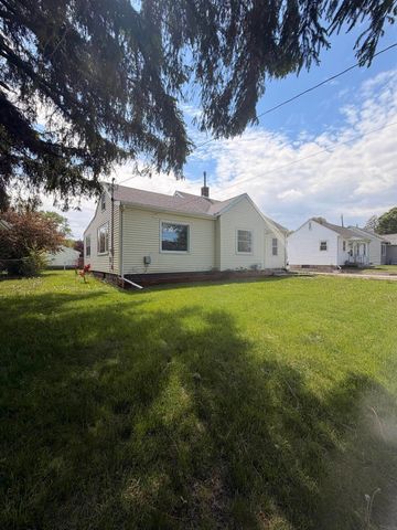 922 E Mitchell Avenue, Waterloo, IA 50702