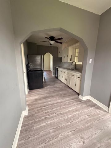 922 E Mitchell Avenue, Waterloo, IA 50702