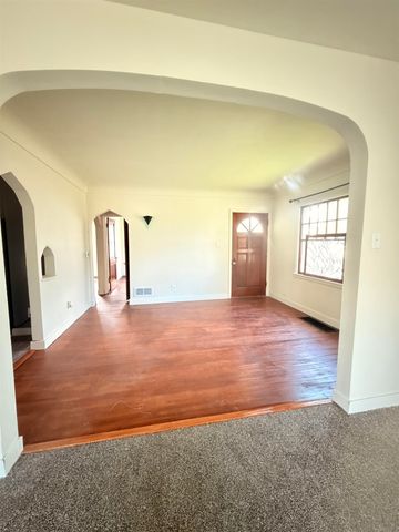 922 E Mitchell Avenue, Waterloo, IA 50702