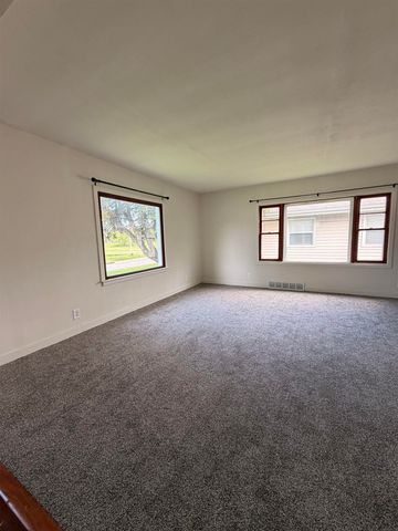 922 E Mitchell Avenue, Waterloo, IA 50702