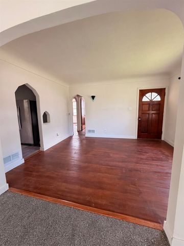 922 E Mitchell Avenue, Waterloo, IA 50702