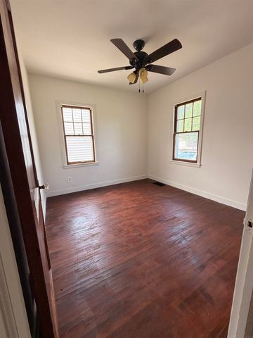 922 E Mitchell Avenue, Waterloo, IA 50702