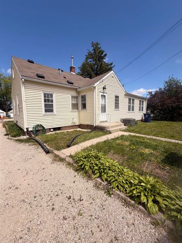 922 E Mitchell Avenue, Waterloo, IA 50702