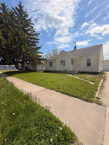 922 E Mitchell Avenue, Waterloo, IA 50702