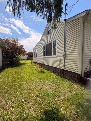 922 E Mitchell Avenue, Waterloo, IA 50702