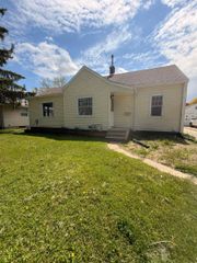 922 E Mitchell Avenue, Waterloo, IA 50702