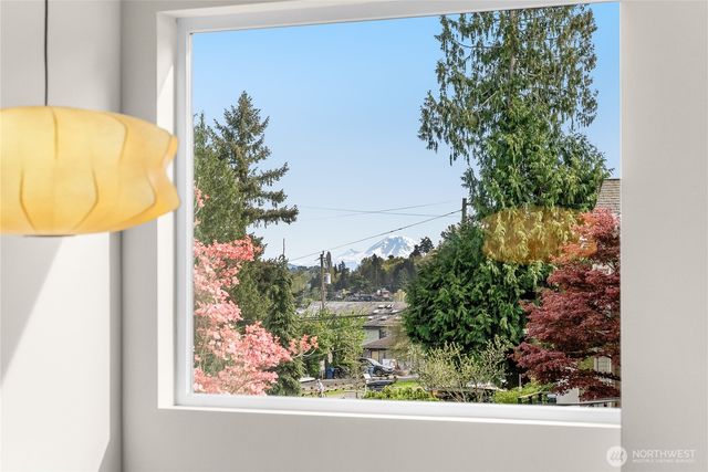 9719 Lake Shore Boulevard NE, Seattle, WA 98115