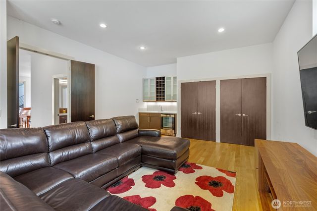 9719 Lake Shore Boulevard NE, Seattle, WA 98115