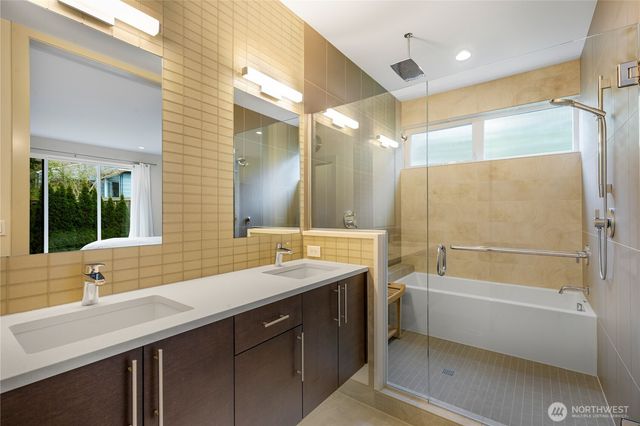 9719 Lake Shore Boulevard NE, Seattle, WA 98115