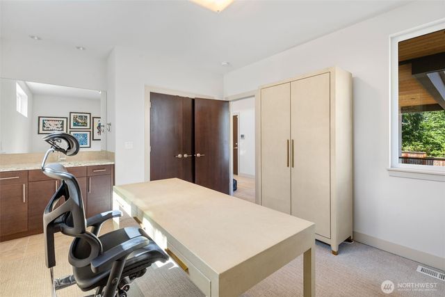 9719 Lake Shore Boulevard NE, Seattle, WA 98115