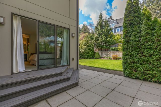 9719 Lake Shore Boulevard NE, Seattle, WA 98115
