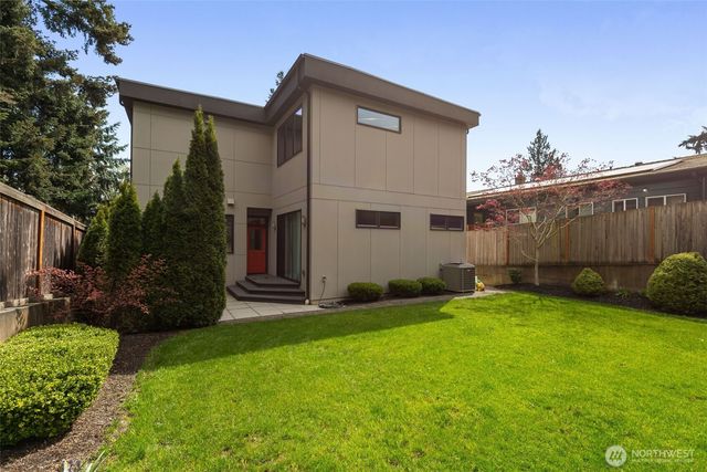 9719 Lake Shore Boulevard NE, Seattle, WA 98115