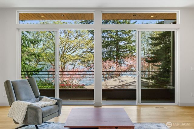 9719 Lake Shore Boulevard NE, Seattle, WA 98115