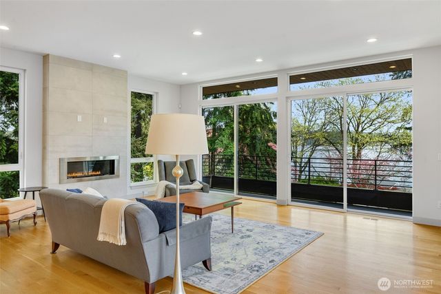 9719 Lake Shore Boulevard NE, Seattle, WA 98115