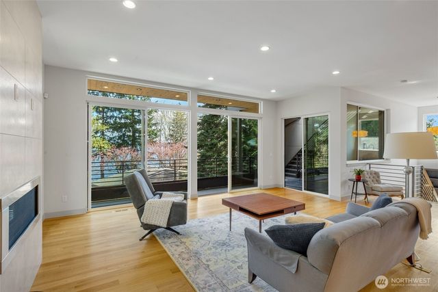 9719 Lake Shore Boulevard NE, Seattle, WA 98115