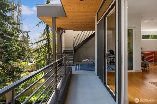 9719 Lake Shore Boulevard NE, Seattle, WA 98115