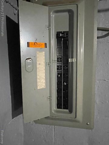 2135 Jarvis Avenue, Warren, MI 48091