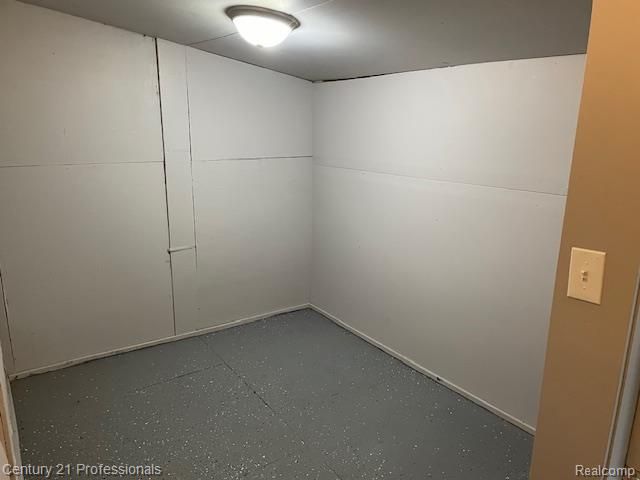 2135 Jarvis Avenue, Warren, MI 48091