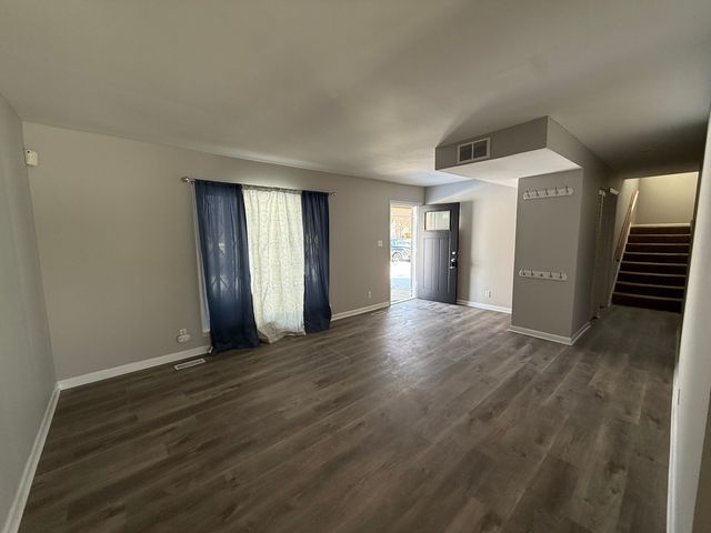 719 Surrey Drive, Streamwood, IL 60107