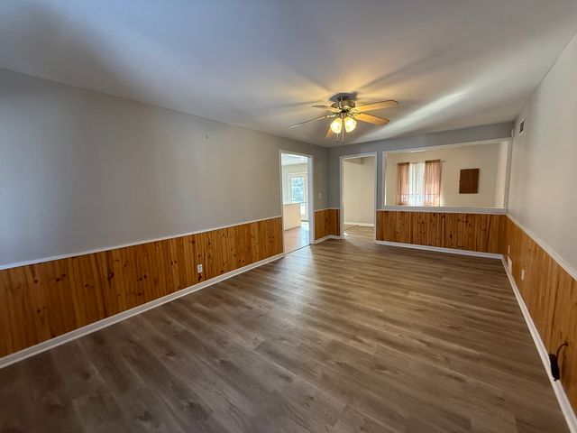 719 Surrey Drive, Streamwood, IL 60107