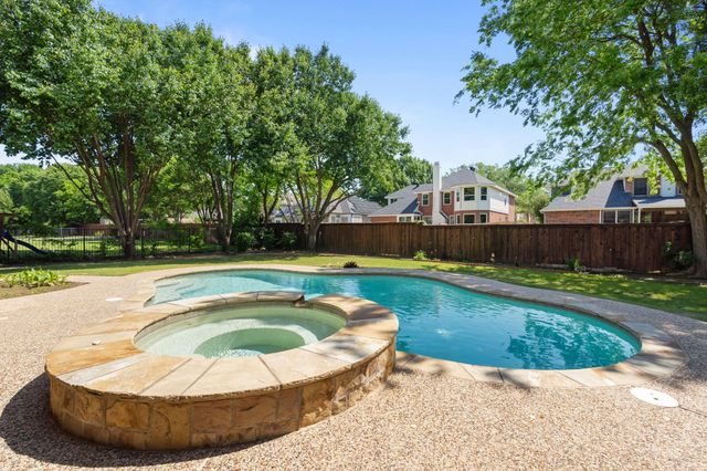 5200 Townsend Drive, Flower Mound, TX 75028