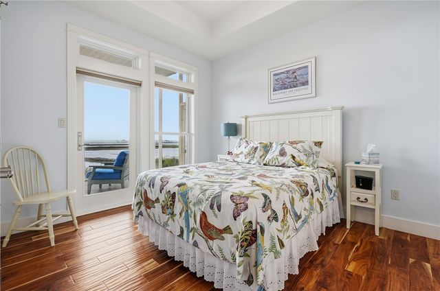 15 Old Cottage Beach Dr, Rockport, TX 78382