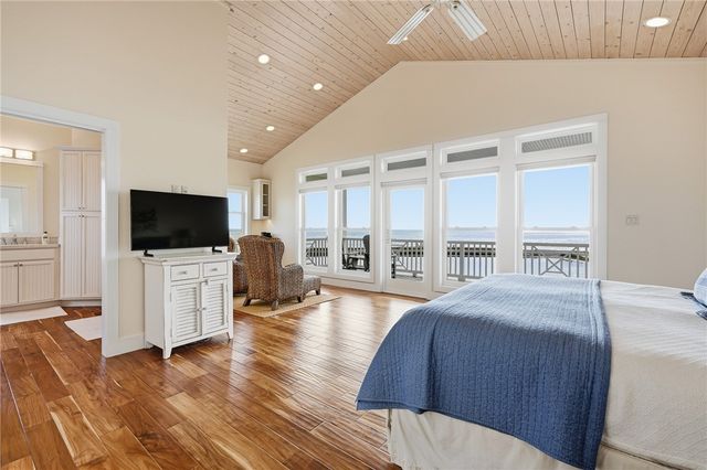 15 Old Cottage Beach Dr, Rockport, TX 78382