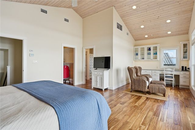 15 Old Cottage Beach Dr, Rockport, TX 78382