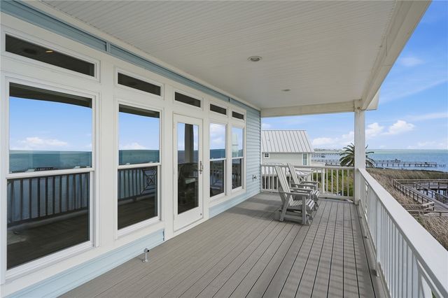 15 Old Cottage Beach Dr, Rockport, TX 78382