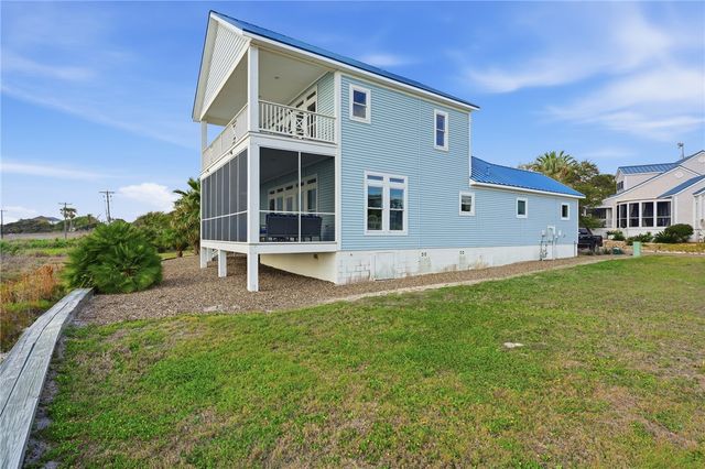 15 Old Cottage Beach Dr, Rockport, TX 78382