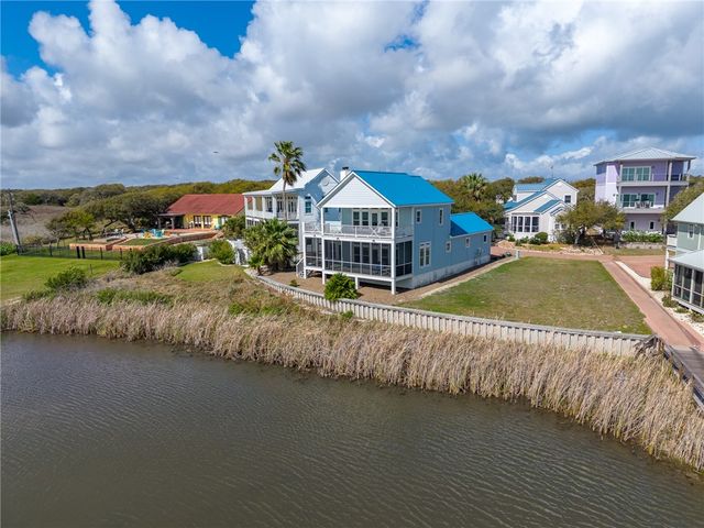 15 Old Cottage Beach Dr, Rockport, TX 78382