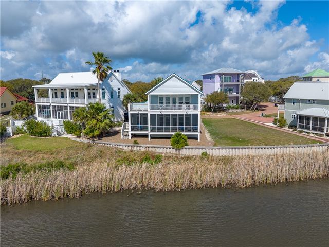 15 Old Cottage Beach Dr, Rockport, TX 78382