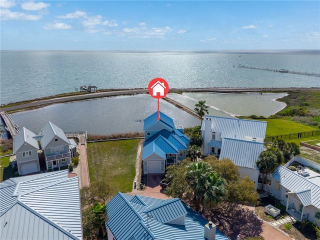 15 Old Cottage Beach Dr, Rockport, TX 78382