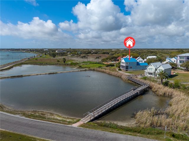 15 Old Cottage Beach Dr, Rockport, TX 78382