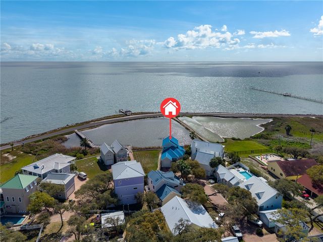 15 Old Cottage Beach Dr, Rockport, TX 78382