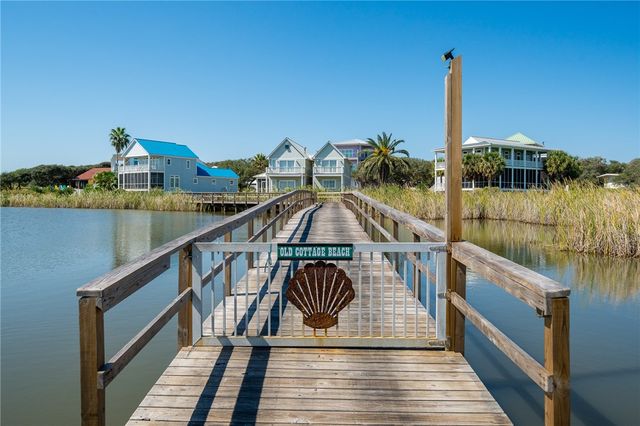 15 Old Cottage Beach Dr, Rockport, TX 78382