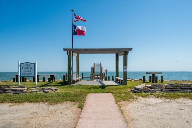 15 Old Cottage Beach Dr, Rockport, TX 78382