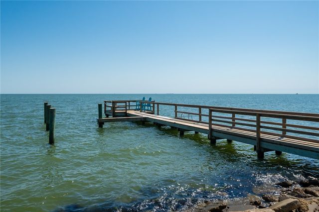 15 Old Cottage Beach Dr, Rockport, TX 78382