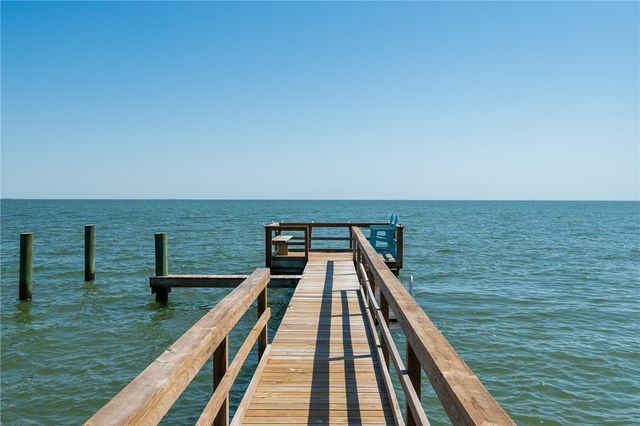 15 Old Cottage Beach Dr, Rockport, TX 78382