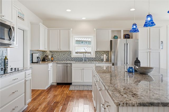 15 Old Cottage Beach Dr, Rockport, TX 78382