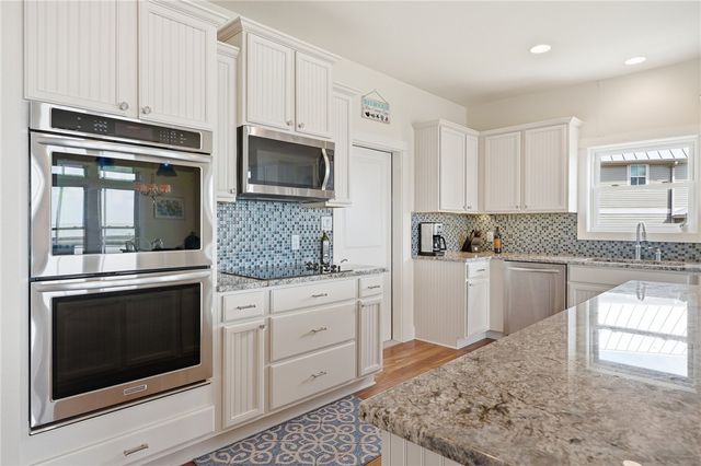 15 Old Cottage Beach Dr, Rockport, TX 78382