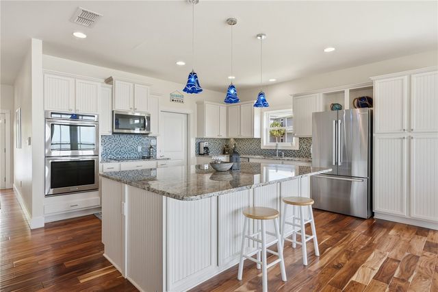 15 Old Cottage Beach Dr, Rockport, TX 78382