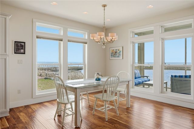 15 Old Cottage Beach Dr, Rockport, TX 78382