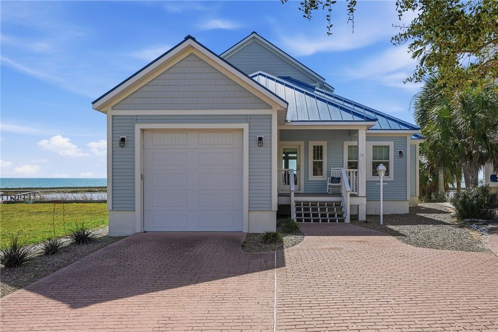 15 Old Cottage Beach Dr, Rockport, TX 78382