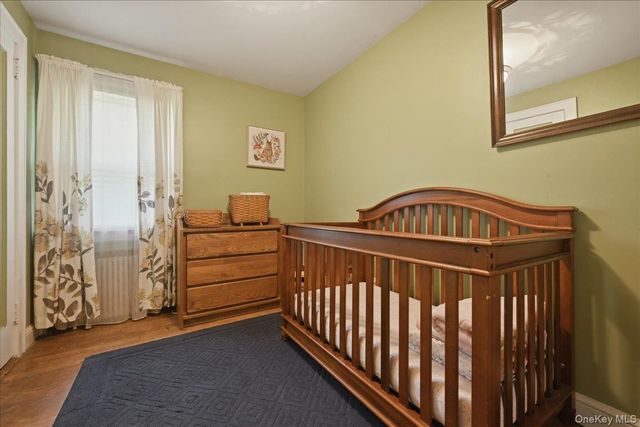 100 W Poplar Street W, Floral Park, NY 11001