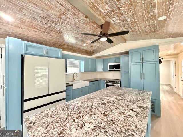 682 Lakeside Circle, Cornelia, GA 30531